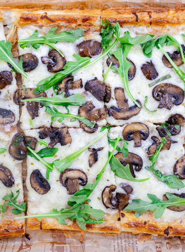 Mushroom & White Sauce Puff Pastry Pizza