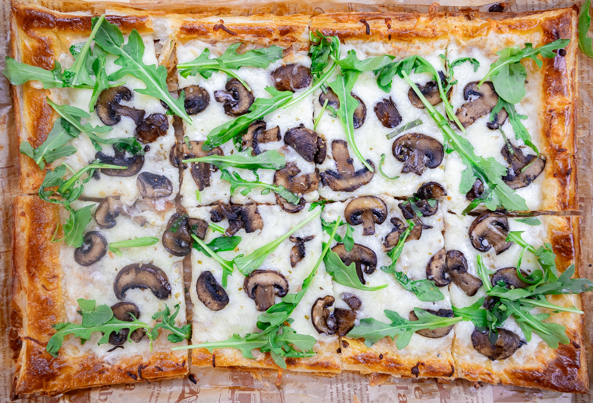 Mushroom & White Sauce Puff Pastry Pizza