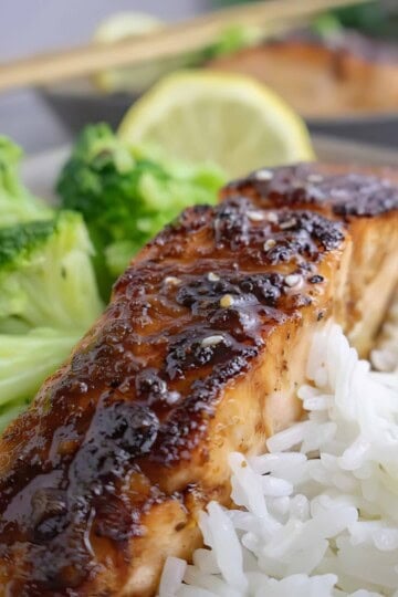 Grilled salmon with rice and broccoli, garnished with lemon for a fresh, healthy meal option.