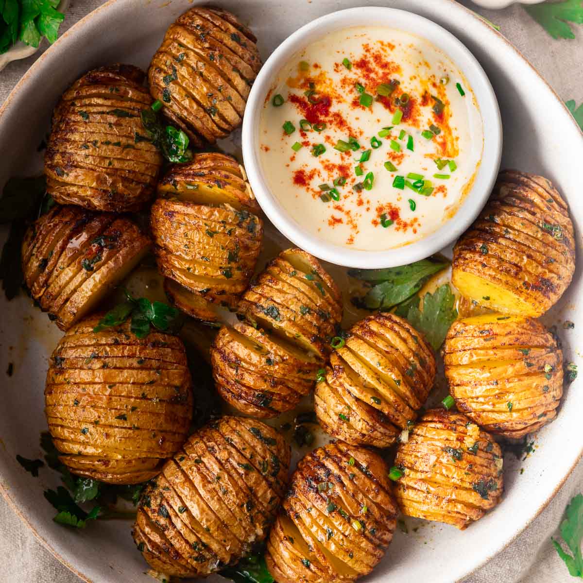 hassleback potatoes with sauce